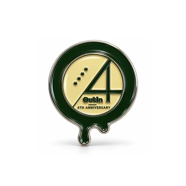 Outin 4th Anniversary spilla metallo da collezione